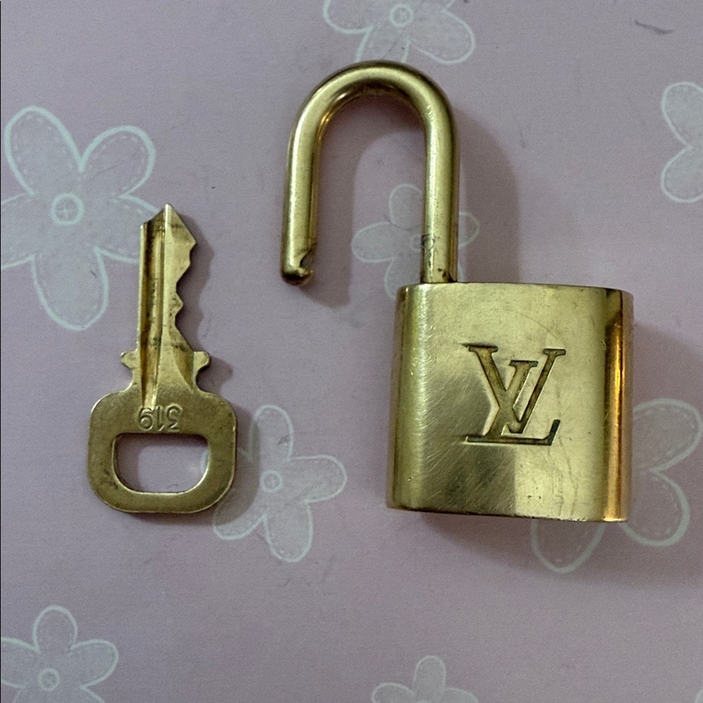 Louis vuitton brass lockset #319